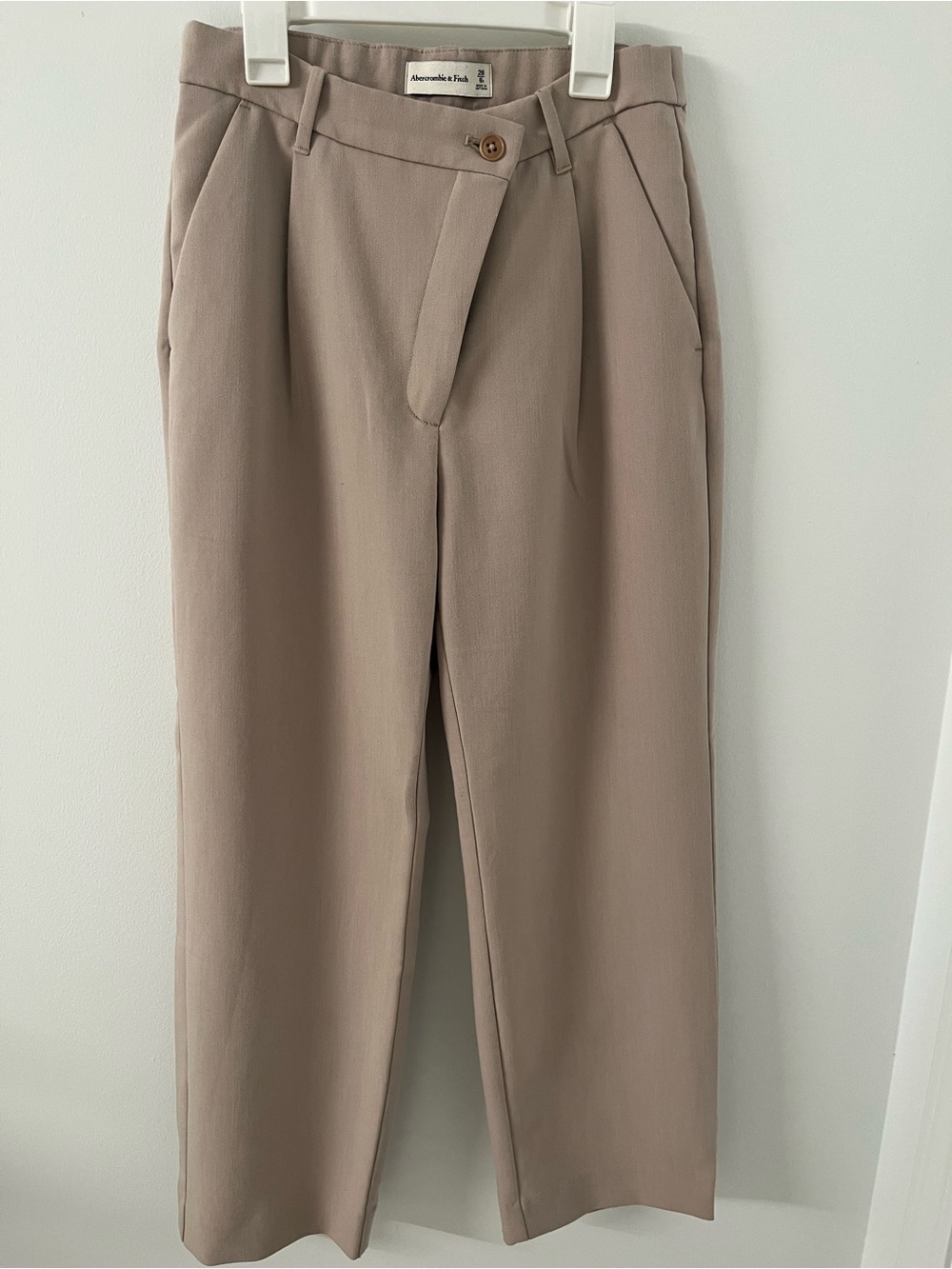 Abercrombie & Fitch Women’s Taupe Pleated Dress Trousers